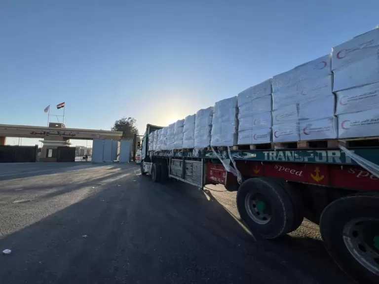 الهلال الأحمر المصري يطلق قافلة «زاد العزة» الـ245 لدعم الأشقاء الفلسطينيين