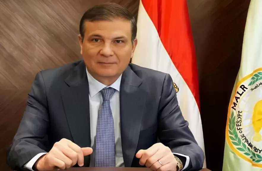 وزير الزراعة: صرف 10.7 مليون شيكارة للمزارعين حتى الآن