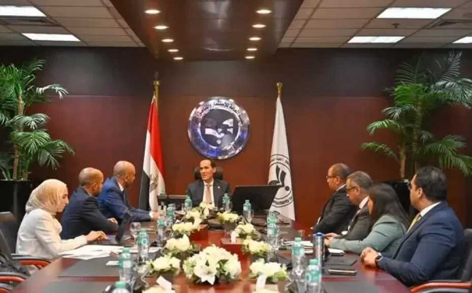 رئيس «الاستثمار» يبحث مع «موانئ دبي العالمية» خطط التوسع واستكشاف فرص استثمارية جديدة في مصر