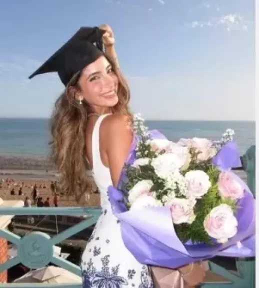 أحمد حلمى يوجه رسالة مؤثرة لابنته ”لى لى” بعد تخرجها.. اعرف التفاصيل