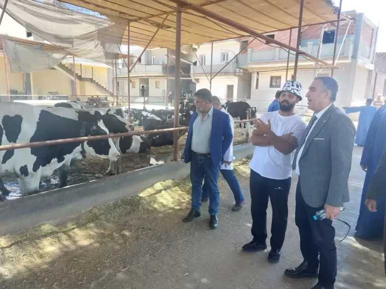 رئيس الخدمات البيطرية في جولة بالفيوم لدعم مُربي الثروة الحيوانية