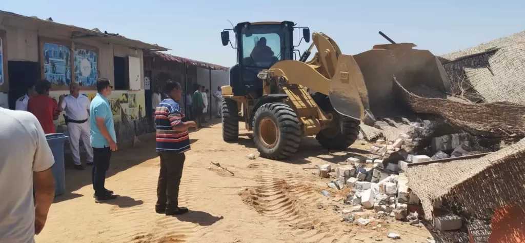 إزالة 5 حالات بناء مخالف بمنطقة «تقسيم الوزراء» بالغردقة