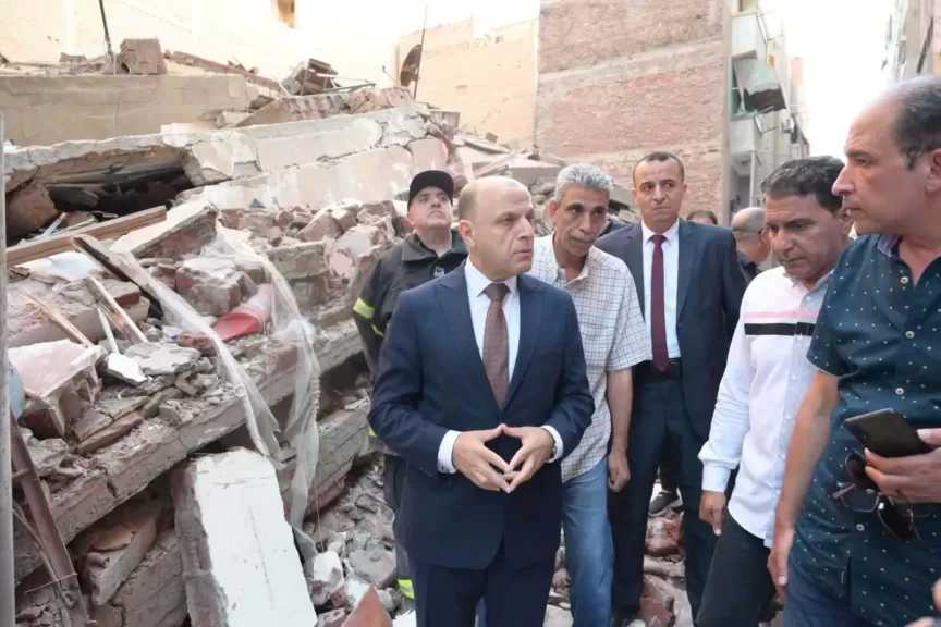 4 ضحايا في انهيار عقار زفتى.. ومحافظ الغربية يُتابع أعمال الإنقاذ ميدانيًا