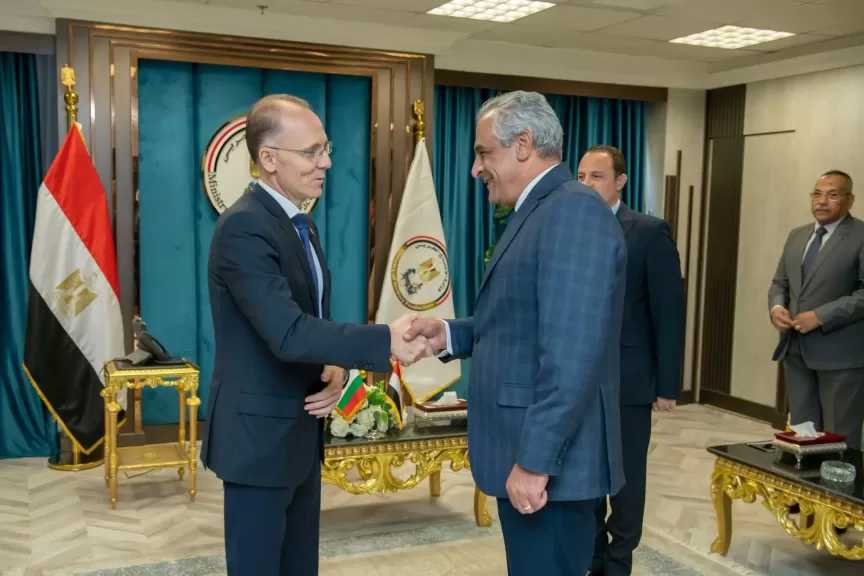 وزير الإنتاج الحربي يبحث مع سفير بلغاريا بالقاهرة سبل تعزيز التعاون المشترك