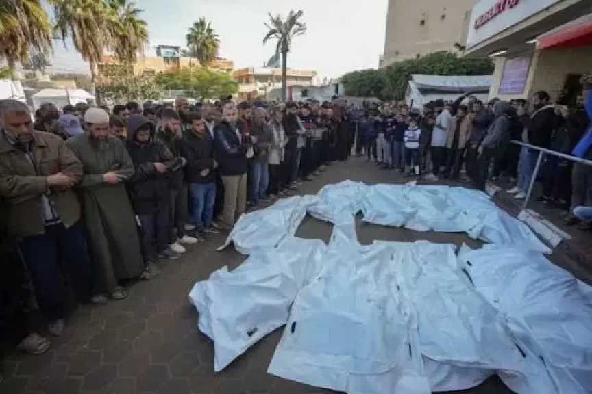 شهيدان و4 مصابين جراء غارة إسرائيلية على حي المشاعلة غرب مدينة دير البلح وسط قطاع غزة