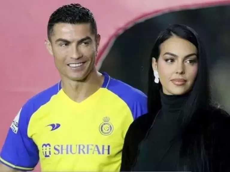 «بعد سنوات من الارتباط» صحيفة صن تكشف تفاصيل حفل زفاف رونالدو وجورجينا