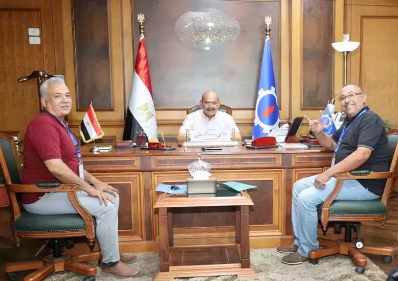 محافظ السويس يبحث تطوير خدمات جمعية الصم وتعزيز دمج الأعضاء مجتمعيا