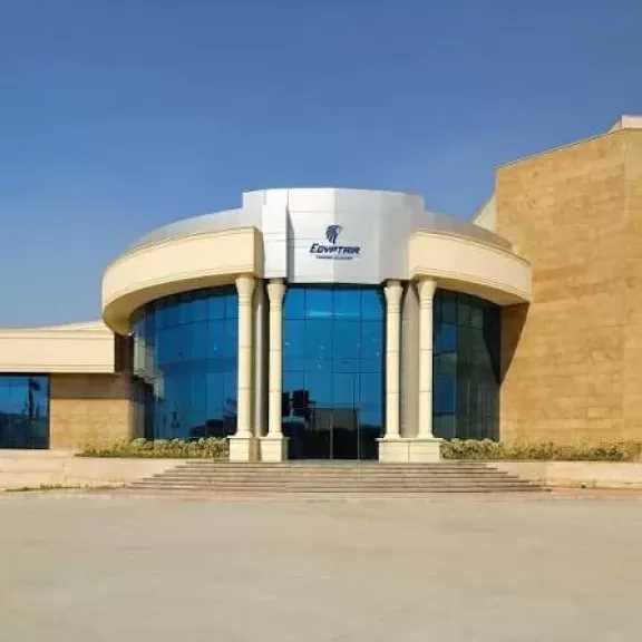 أكاديمية مصر للطيران للتدريب تجدد اعتمادات شهادات ”ISO”