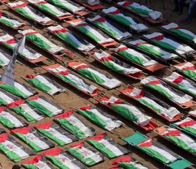 غزة تودع 112 شهيدًا في أكبر جنازة جماعية منذ بدء الحرب