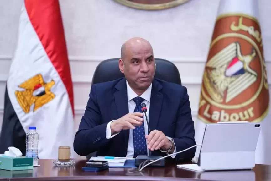 وزير العمل يبحث مع اتحاد المستثمرين توفير العمالة الماهرة للمناطق الصناعية