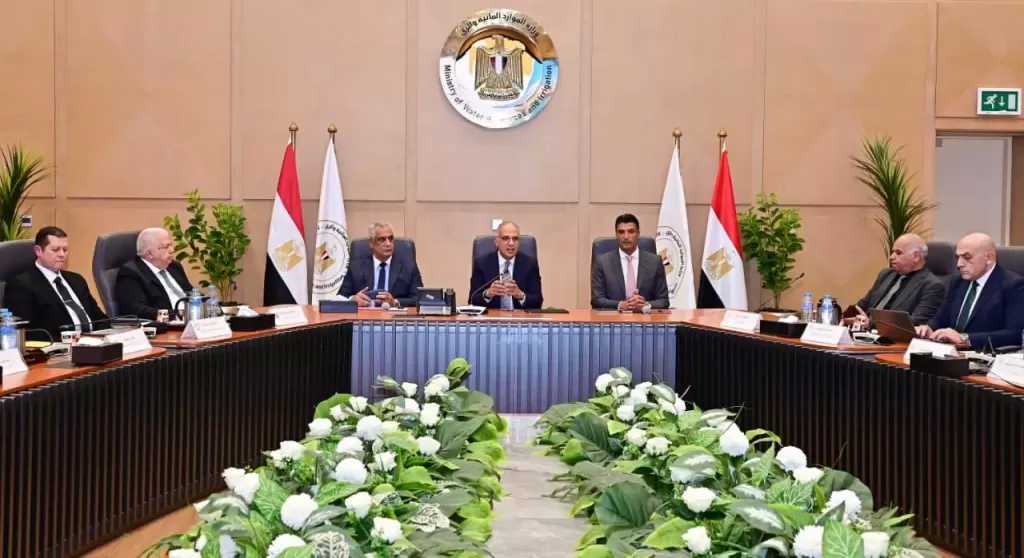 وزير الصناعة: لجنة مشتركة لوضع منظومة متكاملة لترشيد استهلاك المياه وتوطين تقنيات معالجتها بالمصانع