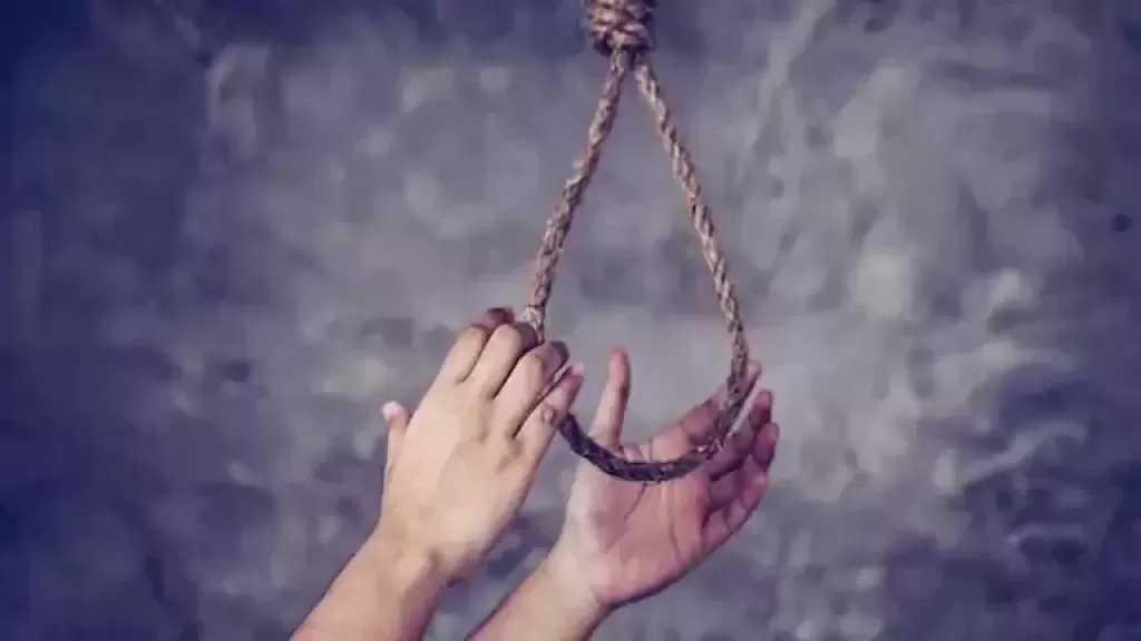 بسبب أزمة نفسية.. انتحار شاب داخل منزله في الفيوم
