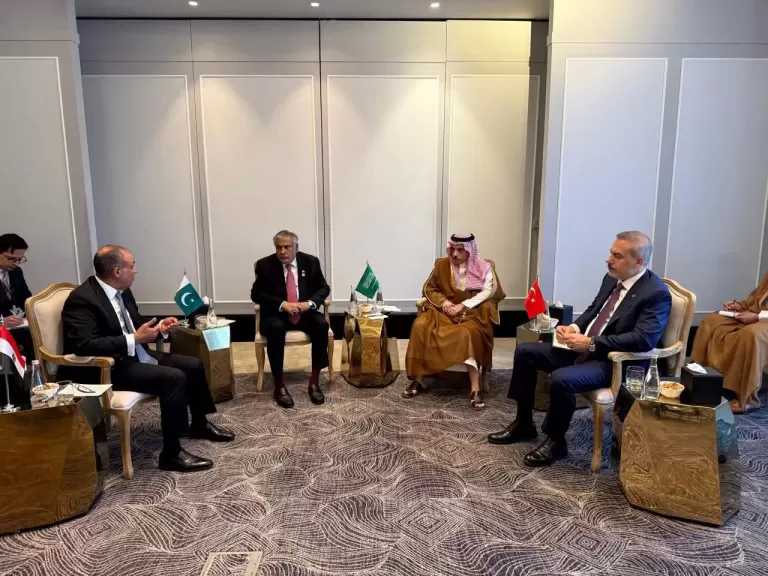 وزير الخارجية يشارك في الاجتماع الخامس للأطراف الإقليمية الأربعة R4 مع وزراء خارجية باكستان وتركيا والسعودية