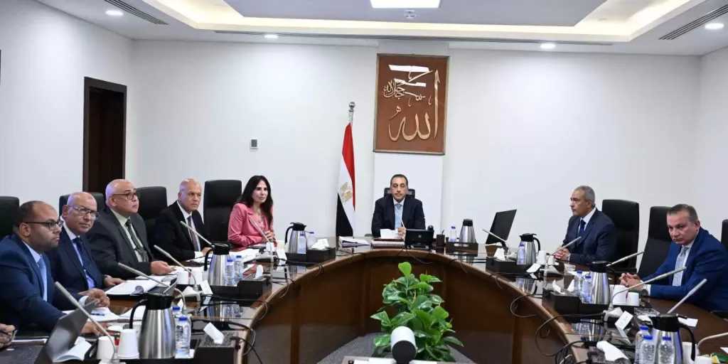 رئيس الوزراء يستعرض استراتيجية تطوير وتنمية مدن الساحل الشمالي الغربي والموقف التنفيذي الحالي