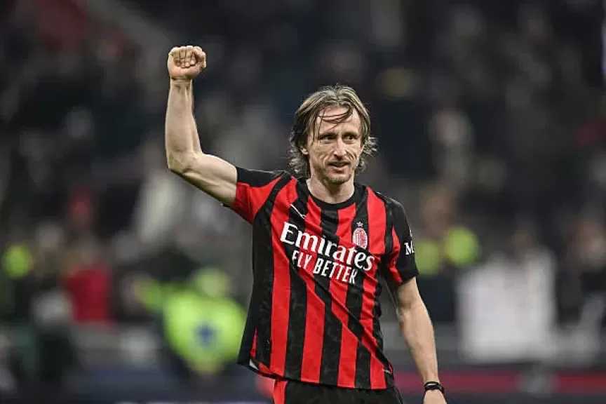 مودريتش: جددت عقدي مع ميلان بعد الاستماع إلى جسدي