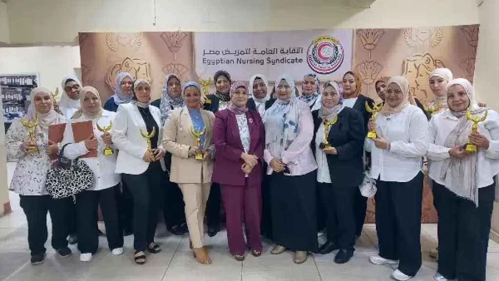 نقيب التمريض تكرّم بطلات حريق مستشفى أورام مدينة نصر