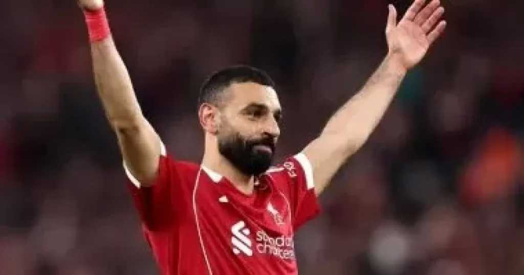 محمد صلاح يوثق هتاف جماهير طربزون التركى بـ هاتفه الخاص