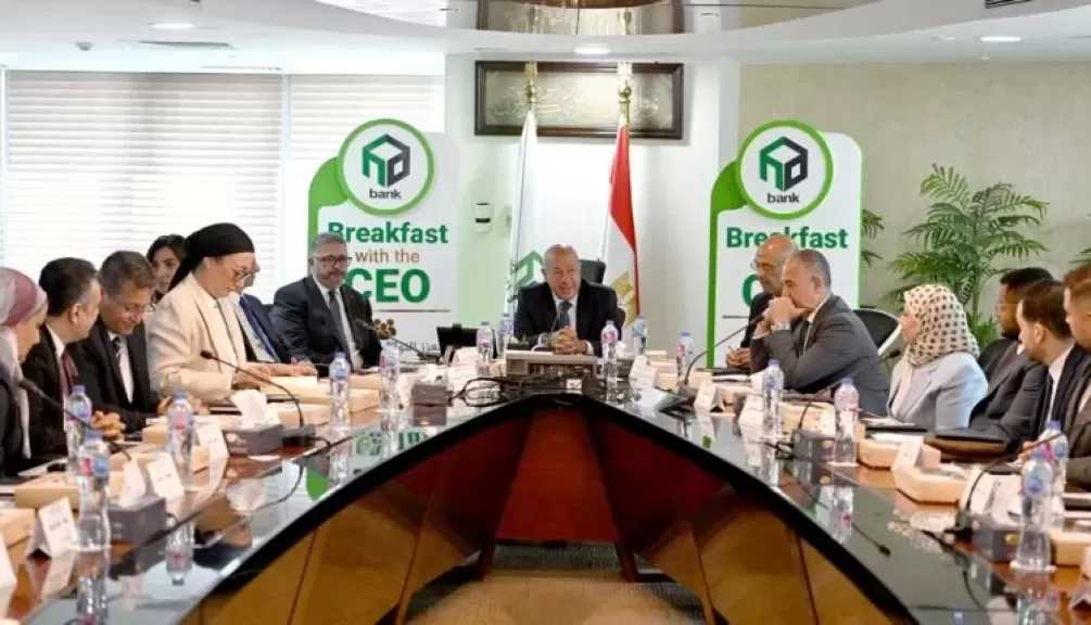 الرئيس التنفيذي لبنك التعمير والإسكان يلتقي العاملين في أولى اللقاءات الدورية لتعزيز التواصل المؤسسي