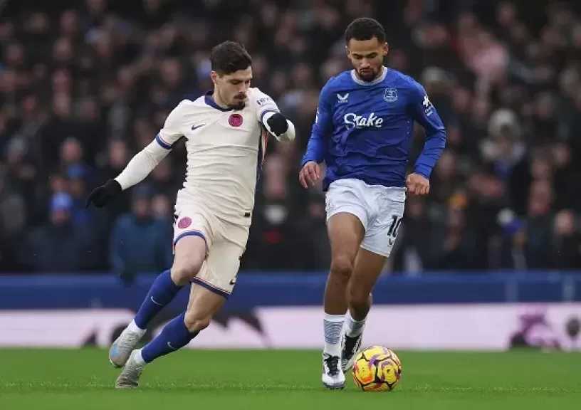 أرسنال ينافس الهلال على ضم ندياي بعرض ضخم