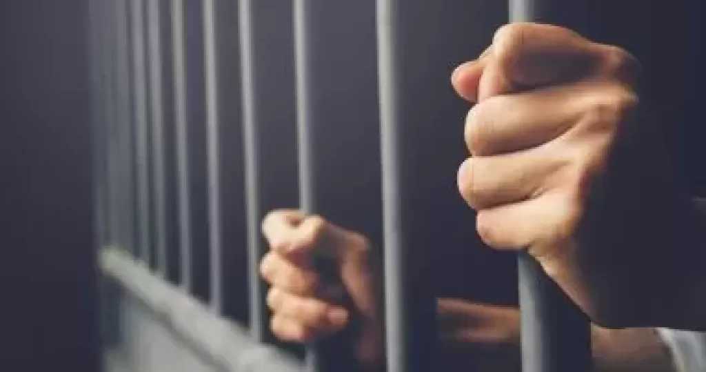 ضبط بائع تين شوكي بتهمة التعدي بسلاح أبيض على كمساري قطار بسوهاج