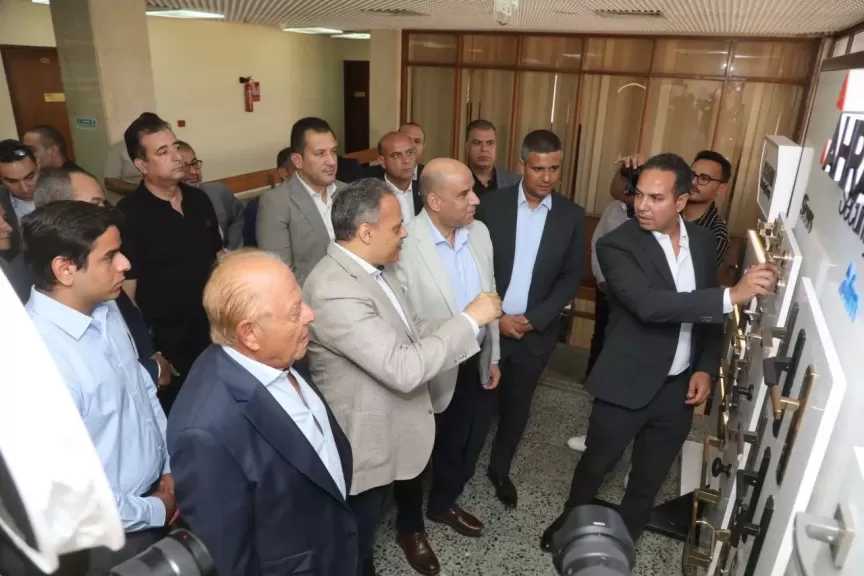 وزير العمل ومحافظ الشرقية يتفقدان «الأهرام لنظم الأمان» بالعاشر.. صور