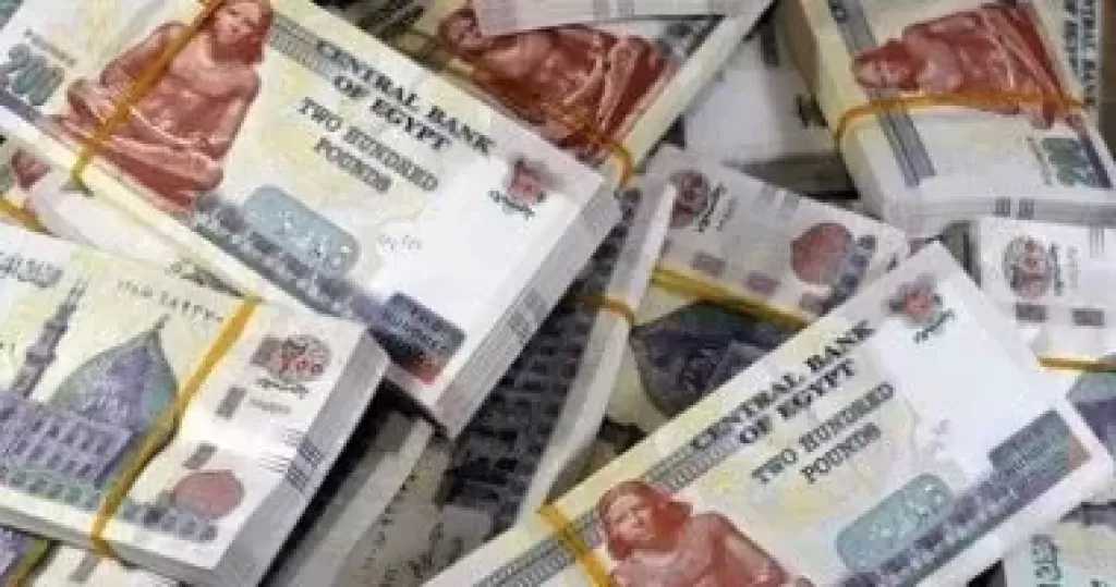 جهات التحقيق تستجوب نصابًا استولى على أموال المواطنين بزعم تسفيرهم