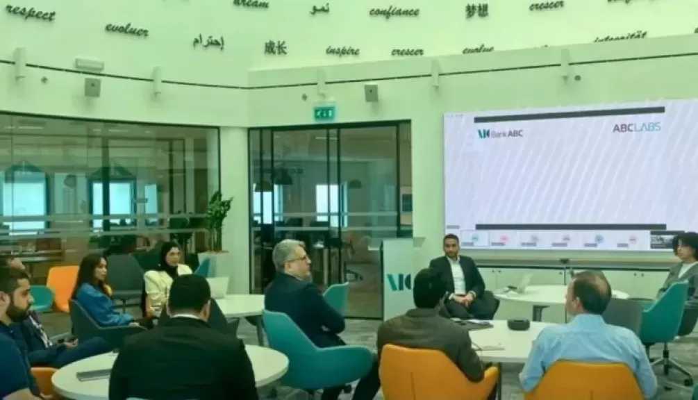 بنك ABC يعزز ثقافة الابتكار بالذكاء الاصطناعي من خلال مجتمع متخصص للموظفين
