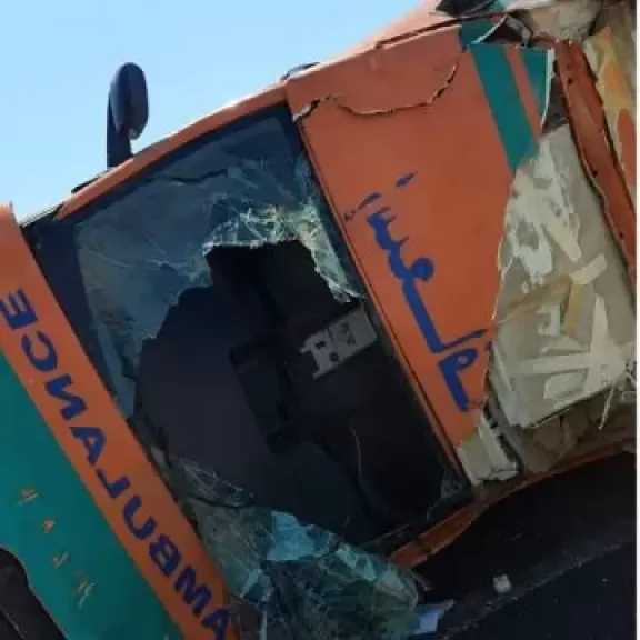 إصابة طبيب وممرض إثر انقلاب سيارة إسعاف بصحراوي المنيا الغربي