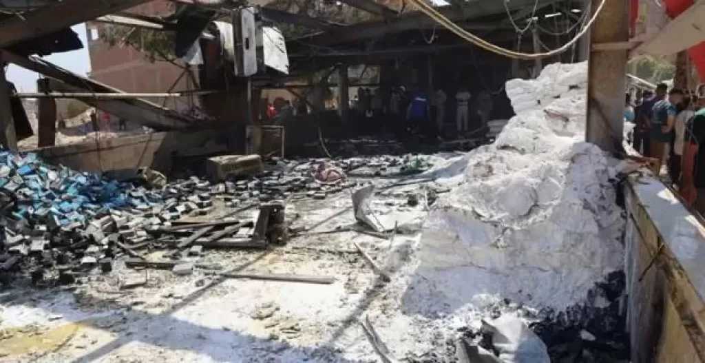 مصرع 3 أشخاص وإصابة 4 آخرين إثر حريق هائل بمنفذ مواد بناء ودهانات بالمنوفية