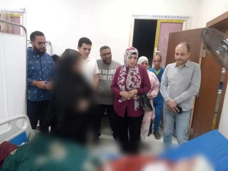 وكيل صحة المنيا تتابع الحالة الصحية لمصابي حادثين وتشيد بجهود الفرق الطبية بمستشفى الصدر