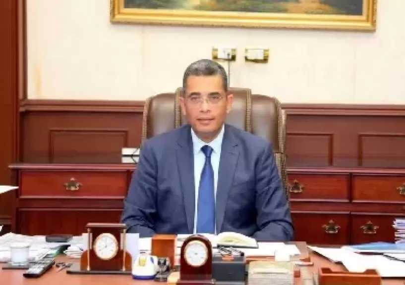 بعد أزمة المياه.. محافظ البحر الأحمر يحظر استغلال المواطنين ويحدد 140 جنيهًا حدًا أقصى لسعر متر المياه وغرامة 100 ألف جنيه للمخالفين