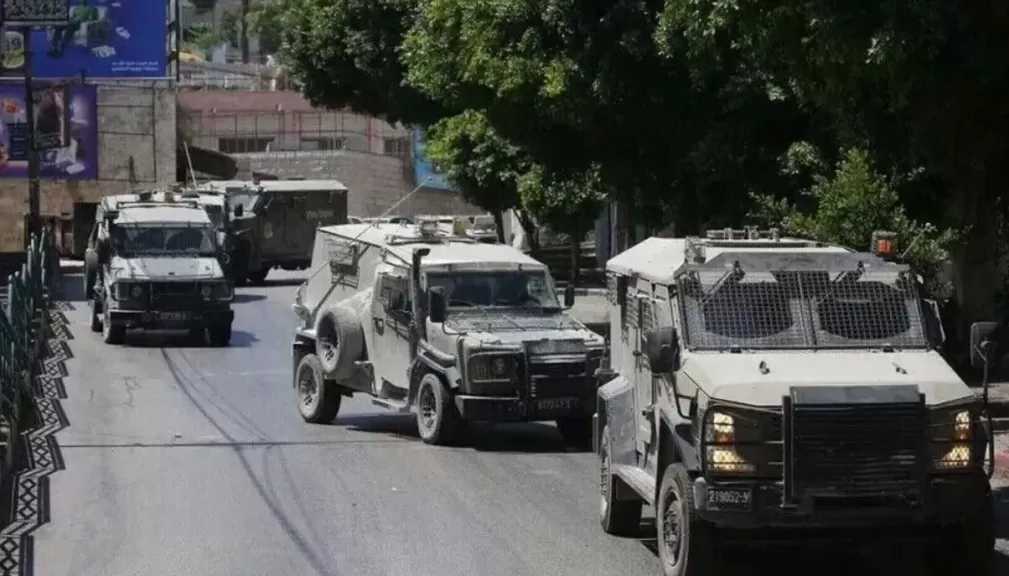 بينهم أسرى محررون وصحفي.. إسرائيل تعتقل 25 فلسطينيا بالضفة