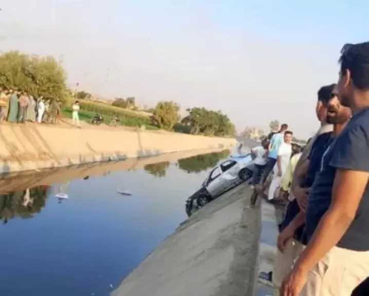 التحريات في مصرع شاب وطفل بانقلاب سيارة بترعة في أوسيم: اختلال عجلة القيادة وراء الحادث ولا شبهة جنائية