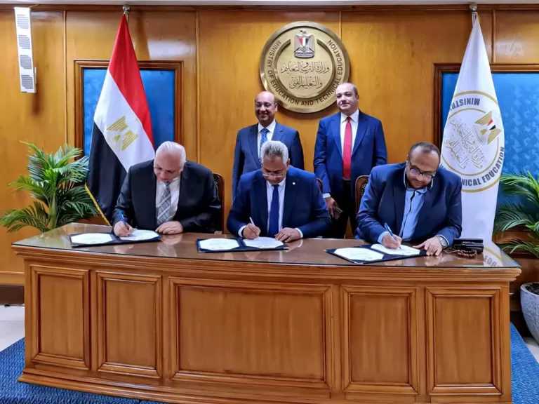 سوهاج: بروتوكول لتشغيل مدرسة مياه الشرب والصرف الصحي للتكنولوجيا التطبيقية بحي الكوثر