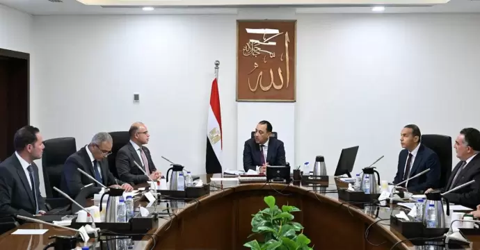 رئيس الوزراء يستعرض عددا من المقترحات لتطوير أداء البورصة المصرية