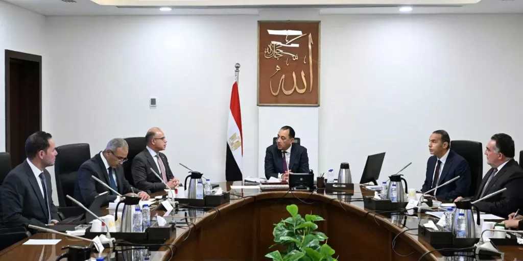 رئيس الوزراء يستعرض عددا من المقترحات لتطوير أداء البورصة المصرية