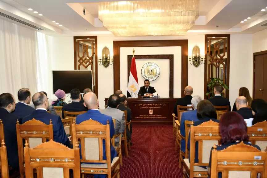 وزير الشباب والرياضة يلتقي السفراء المرشحين لتولي مهامهم بالخارج لتعزيز الدبلوماسية الشبابية والرياضية