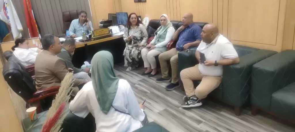 وكيل صحة أسيوط يجتمع بإدارة مستشفى الرمد لمناقشة التحديات ووضع خطة لتطوير الأداء