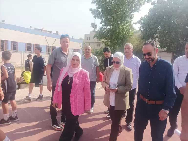 مديرة التعليم بالقاهرة تتابع اختبارات الطلاب الجدد بمدرسة أبو بكر الصديق الرياضية
