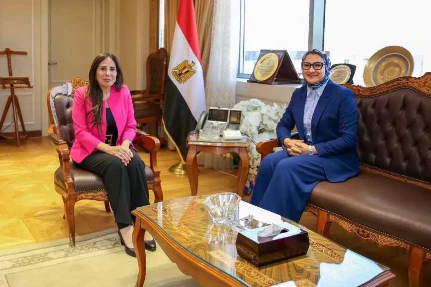 وزيرة الإسكان تستقبل محافظ الوادي الجديد بمقر الوزارة لمتابعة عدد من ملفات العمل والمشروعات التنموية بالمحافظة