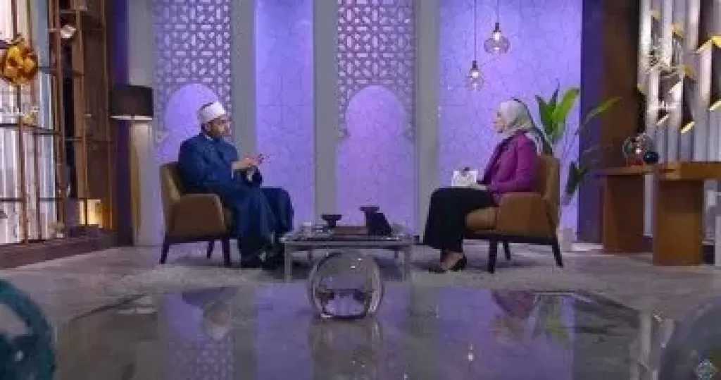 ما حكم التعامل بين الرجل والمرأة في العمل؟.. أمين الفتوى يجيب