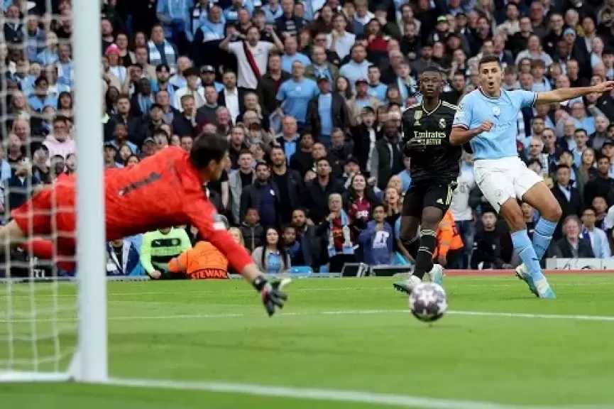 برشلونة يقترب من حسم صفقة رودري بعد تحسين عرضه لمانشستر سيتي