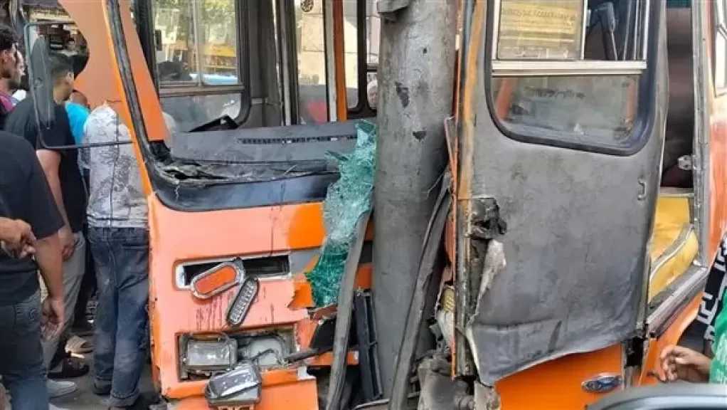 إصابة 7 أشخاص إثر تصادم ميني باص بجانب الطريق بشبرا الخيمة