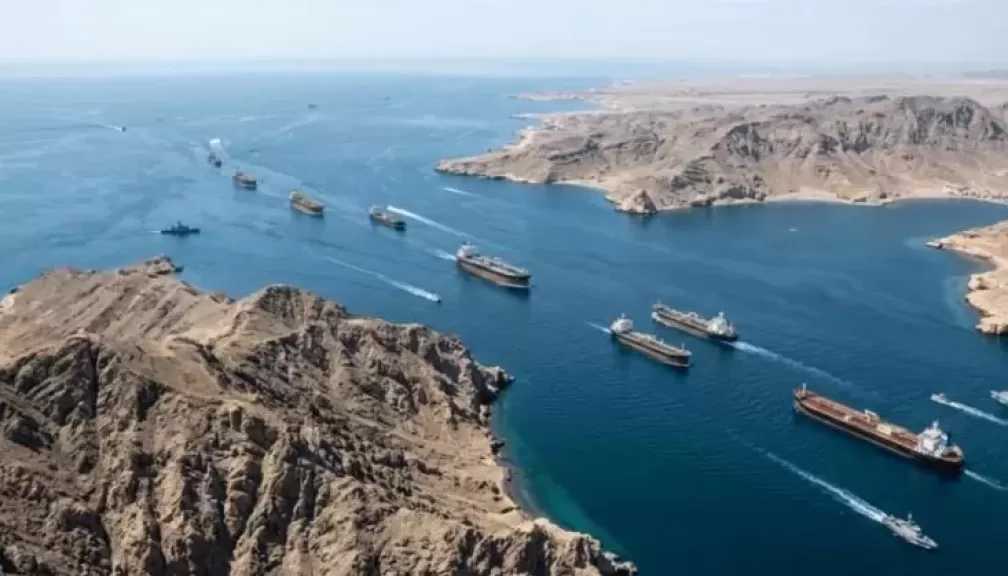 تراجع الملاحة في مضيق هرمز وسط تصريحات متضاربة من أمريكا وإيران