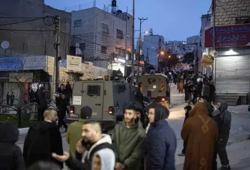 إصابة 3 فلسطينيين باعتداءات مستوطنين إسرائيليين جنوبي الضفة
