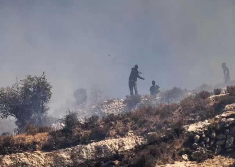فتح: اعتداءات المستوطنين في قصرة إرهاب ممنهج يستهدف الوجود الفلسطيني