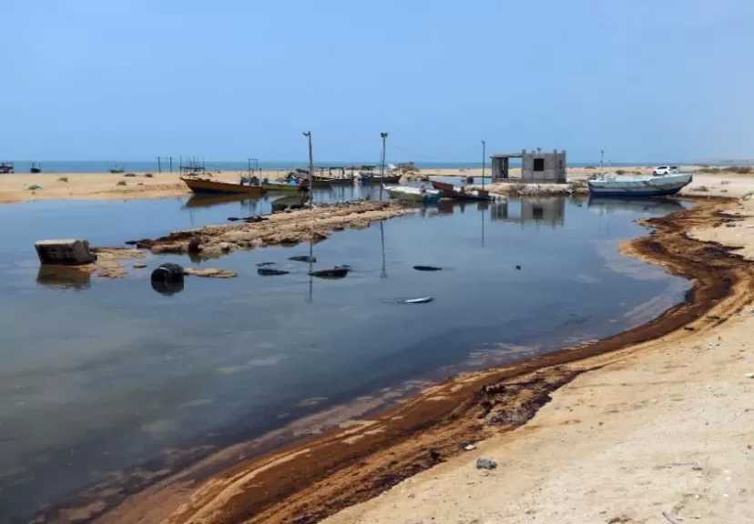 إيران: تلوث نفطي على مساحة 3.2 هكتار في محيط هرمز بسبب الحرب