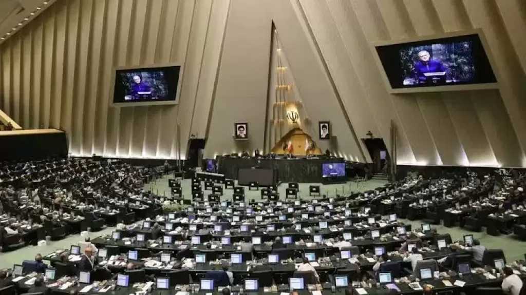 البرلمان الإيراني يعقد جلسة اليوم لبحث مشروع قانون حول إدارة مضيق هرمز