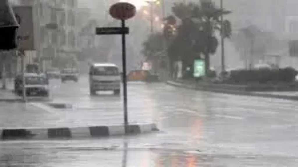 السحب المنخفضة تغطي مناطق من السواحل الشمالية.. وفرص ضعيفة للأمطار
