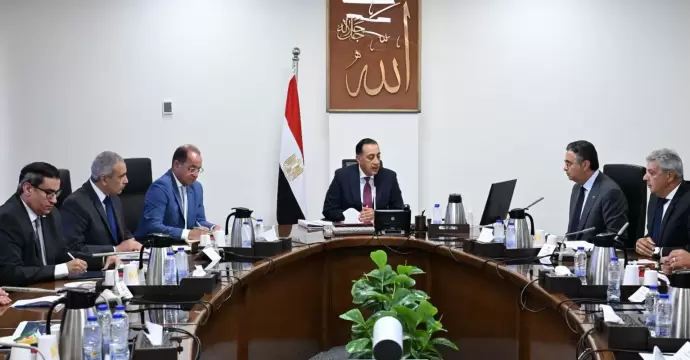 رئيس الوزراء يتابع الجهود المبذولة لتطوير آلية الدعم النقدي السلعي